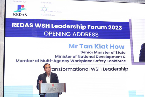 Guest of Honour Mr Tan Kiat How, Senor Minister of State (SMS) for National Development called on developers to play an important role to shape better safety practices in projects. SMS Tan also encouraged the industry to review the Workplace Safety and Health Guidelines for Procurement in the Construction which was developed by an industry workgroup, comprising members from REDAS, IES, SCAL, SPM and STAS..