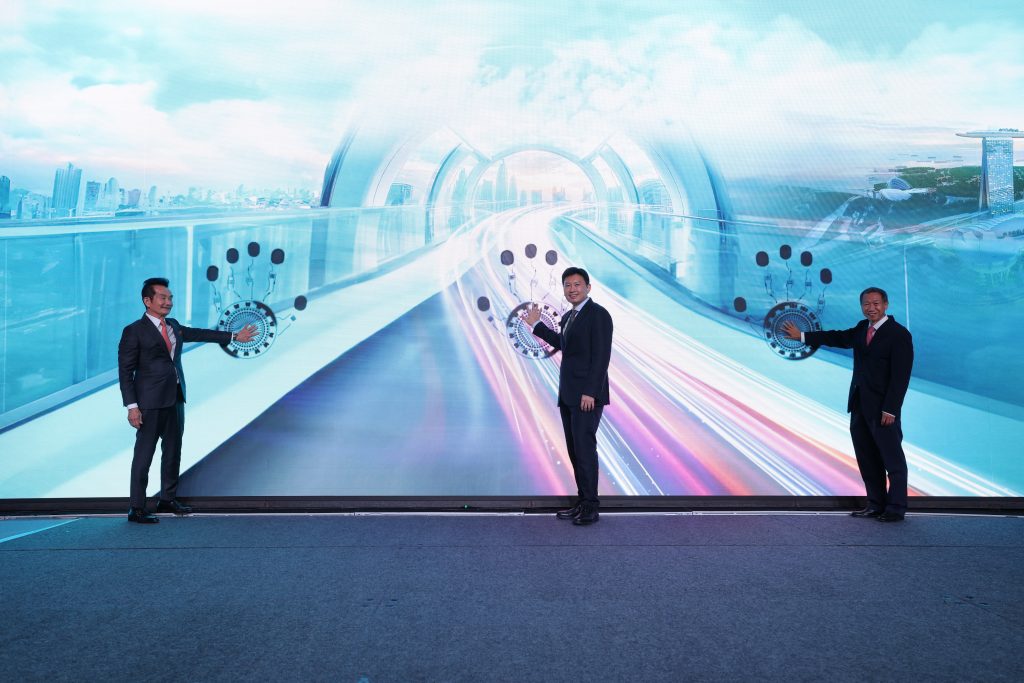 The unveiling of REDAS's new logo at the 66th Anniversary Dinner on 13 November by Minister Chee Hong Tat, REDAS President Tan Swee Yiow and REDAS Immediate Past President Mr Chia Ngiang Hong